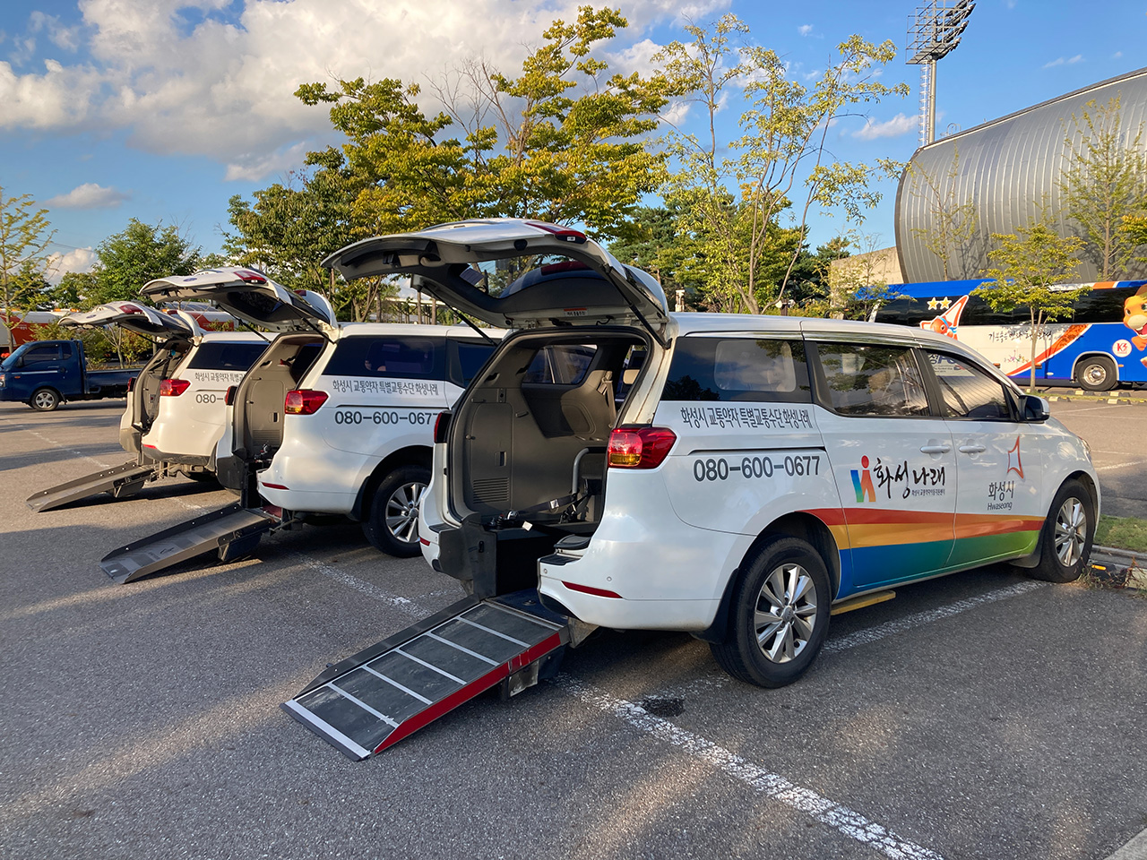 차량 외관 후면, 기아 그랜드 카니발